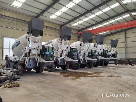 Self-propelled concrete plant Concrete Mixer LT4000